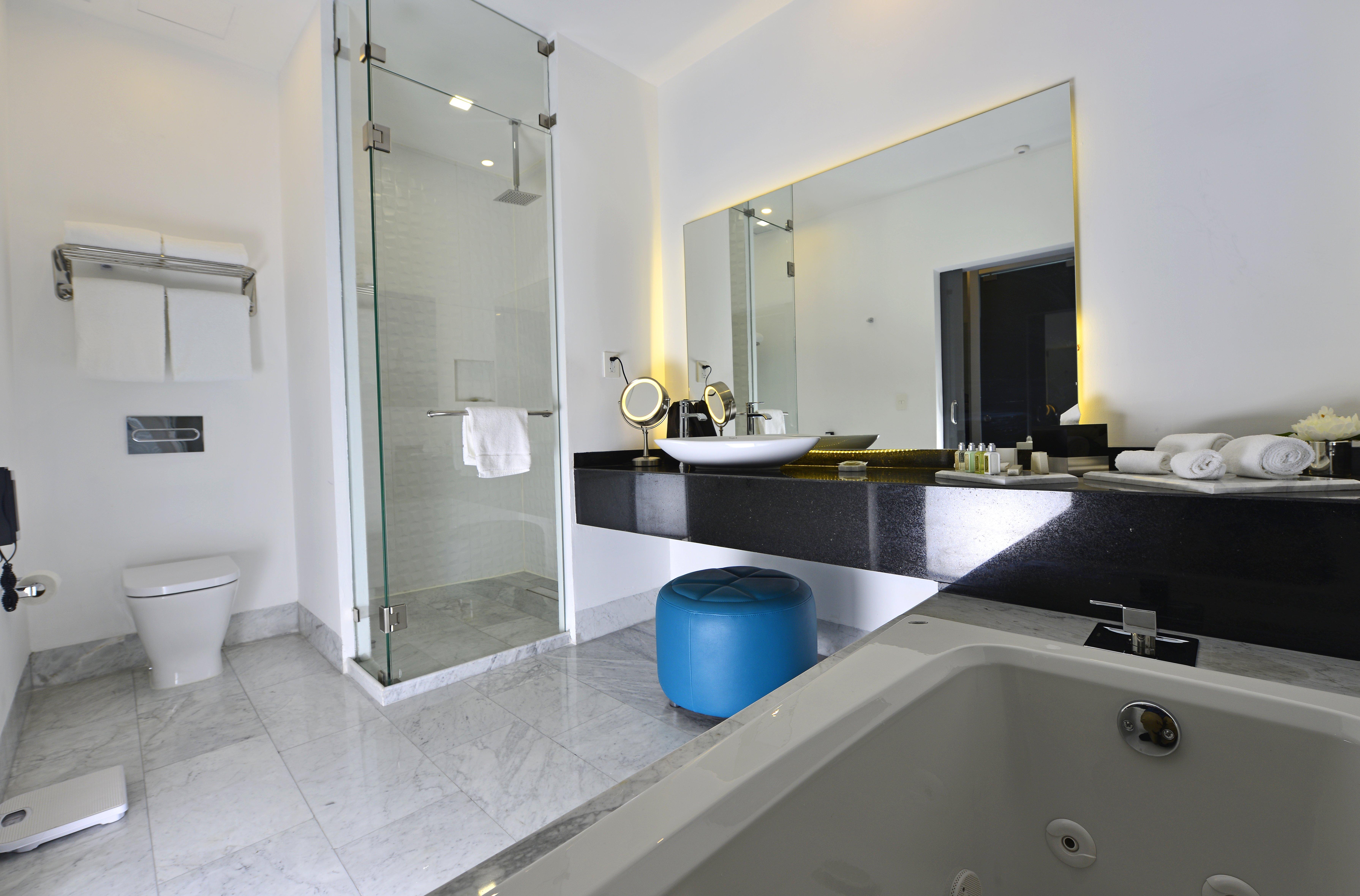 Baruk Guadalajara Hotel De Autor Exterior photo A modern bathroom